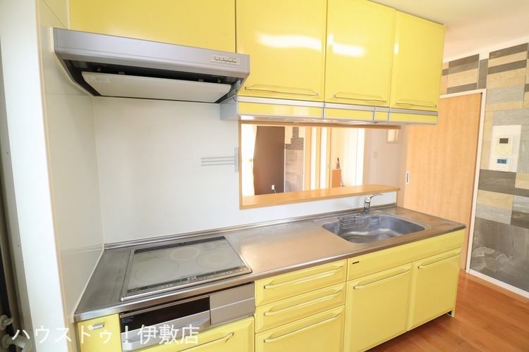 キッチン 【キッチン】カウンターキッチンで、家族の笑顔を見守りながら調理できます！