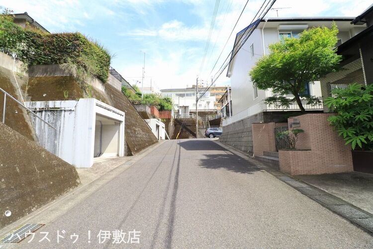 外観 【前面道路】東南方面、前面道路