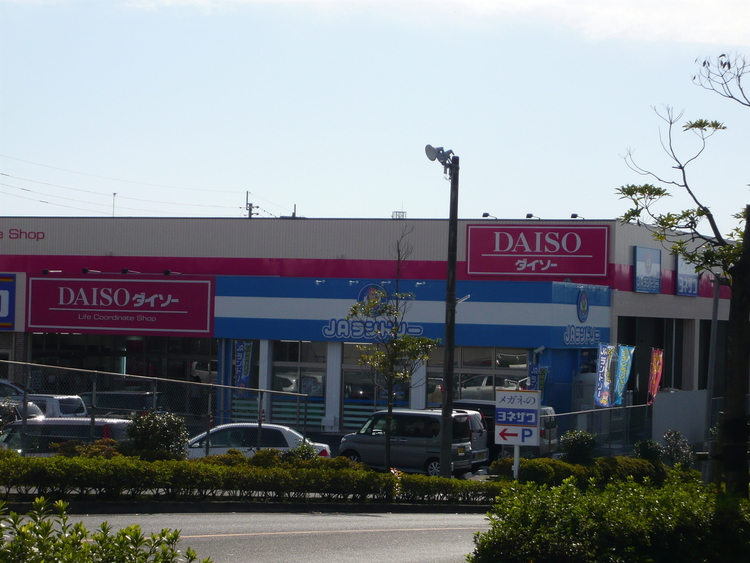 周辺 ザ・ダイソーＡコープいしき店家庭用品、おもちゃ、文房具、インテリア、弁当グッズ、ギフトなどを取り揃えた雑貨チェーン店。 徒歩 約4分（約310m）