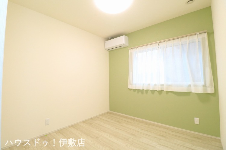 内装 【洋室4.5帖】目に優しいグリーンのクロス！落ち着いた雰囲気で、ゆったりと過ごせそうです