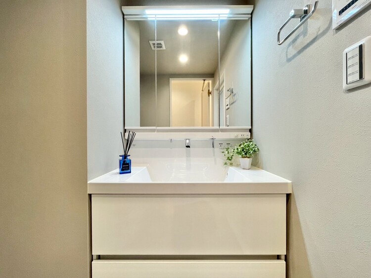 洗面 何かと物が増える場所だからこそ、スッキリと見映えの良い空間に。