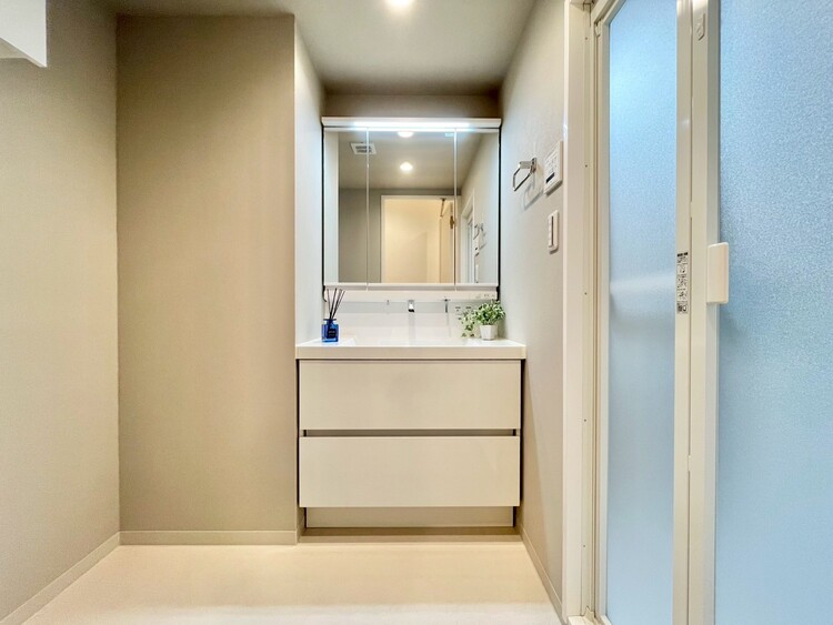 洗面 清潔感と心地よさを重視した、上質感漂うパウダールーム。