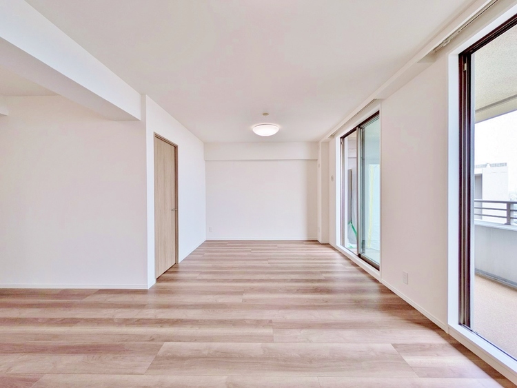 居間 居心地の良い空気感は、暮らしのステージを彩り、心からのやすらぎと満足感を与えてくれます。