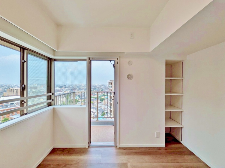 寝室 ベッドも十分に設置するスペースがあります。