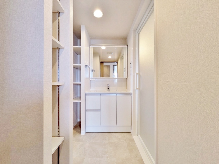 洗面 何かと物が増える場所だからこそ、スッキリと見映えの良い空間に。