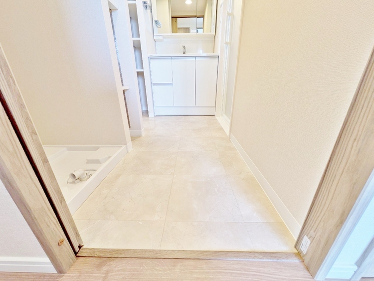 洗面 清潔感と心地よさを重視した、上質感漂うパウダールーム。