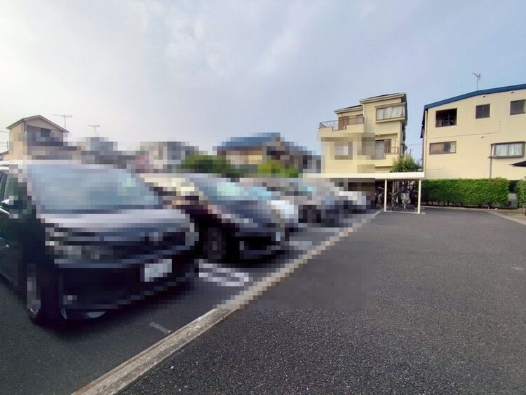 駐車場 本物件の駐車スペースです。車種制限のある場合もございますので、お気軽にお問い合わせくださいませ。