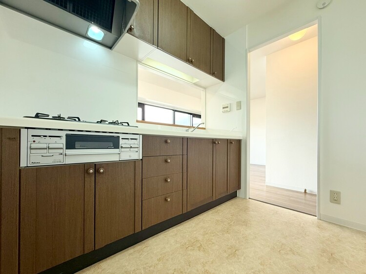 キッチン スマートな意匠と充実の機能を備えたキッチンが、暮らしにおいしい彩りを添えます。