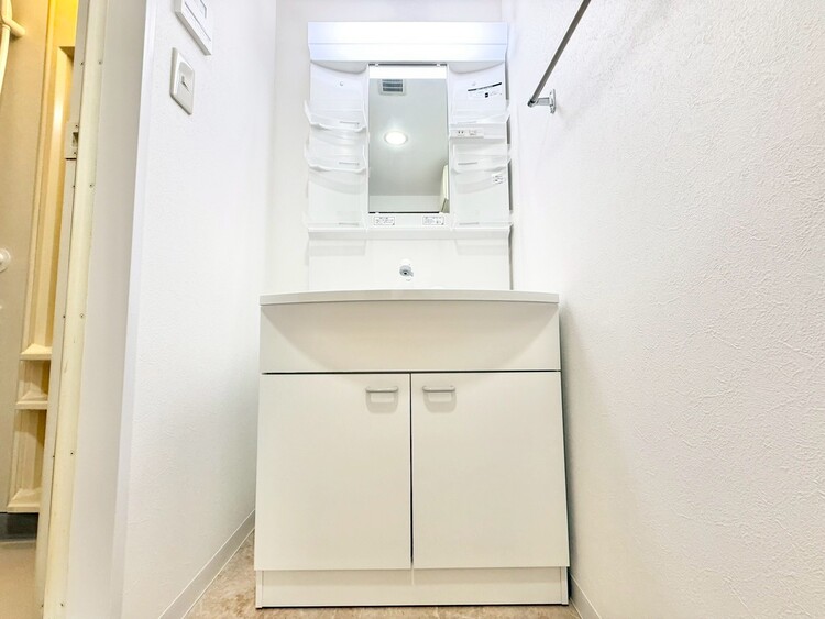 洗面 何かと物が増える場所だからこそ、スッキリと見映えの良い空間に。