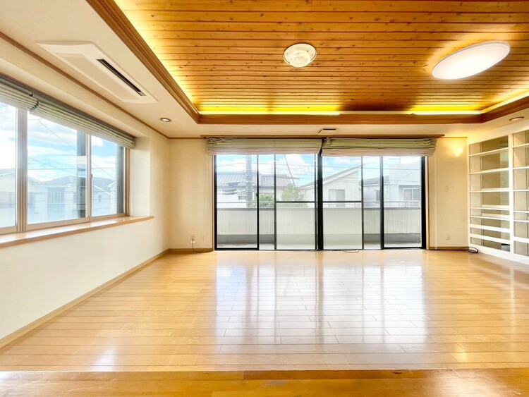 居間 飾り過ぎないシンプルな内装と偏り過ぎないデザインで統一しました。