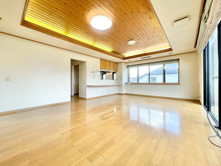 居間 快適に過ごす毎日を求めて、暮らしの中でご自身の「マイホーム」に創り上げてください。