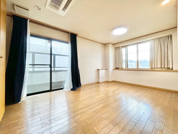 寝室 ベッドも十分に設置するスペースがあります。