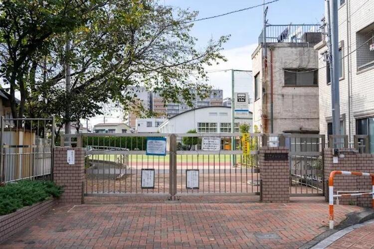 周辺 足立区立亀田小学校