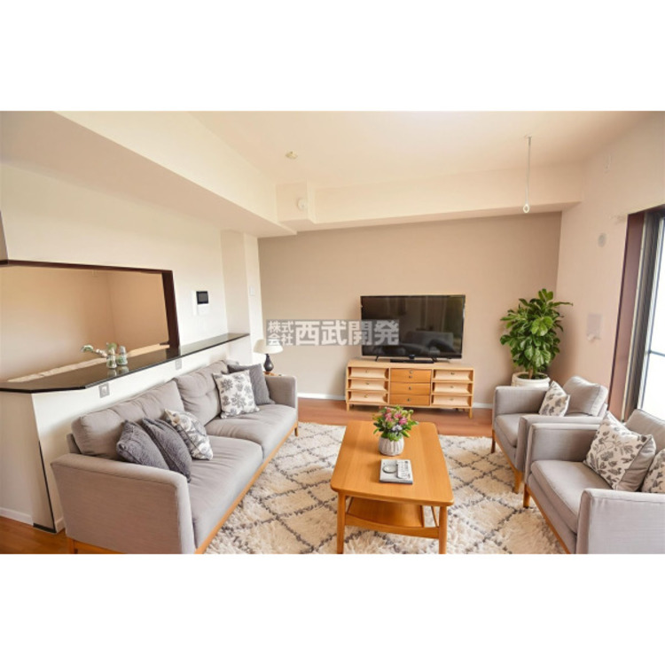 居間 配置してある家具や小物はCGによるイメージです。