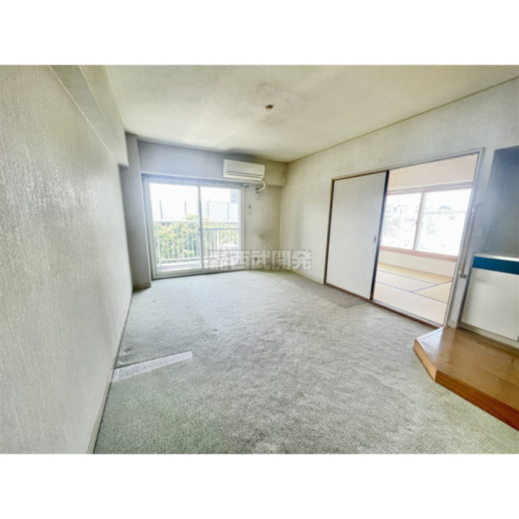 居間 柔らかな光が射し込む家族団らんのＬＤＫ(リフォーム前)