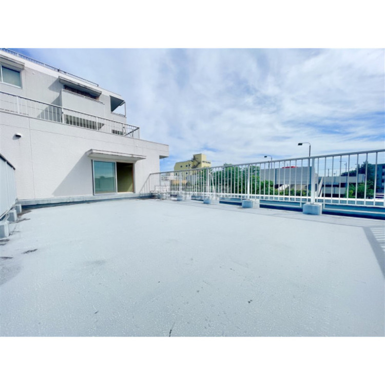 バルコニー 大きな空に囲まれたバルコニーを覗くだけで圧倒的な開放感に包まれます。