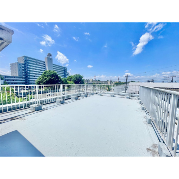 バルコニー 大きな空に囲まれたバルコニーを覗くだけで圧倒的な開放感に包まれます。