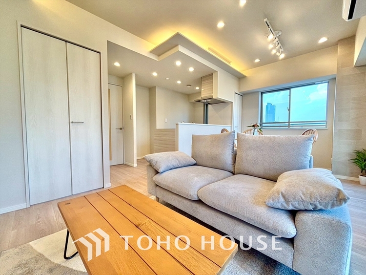 内装 ◆瀟洒な空間◆落ち着きのある彩が見事に調和させた瀟洒な空間を演出。ここに集まる家族の会話と笑顔が絶え間なく続く幸せな空間。