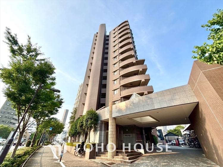 外観 漂う上質な空気感、マンションに入れば「おかえりなさい」と笑顔で迎えてくれるエントランス。最良の心配りを感じるマンションでした。