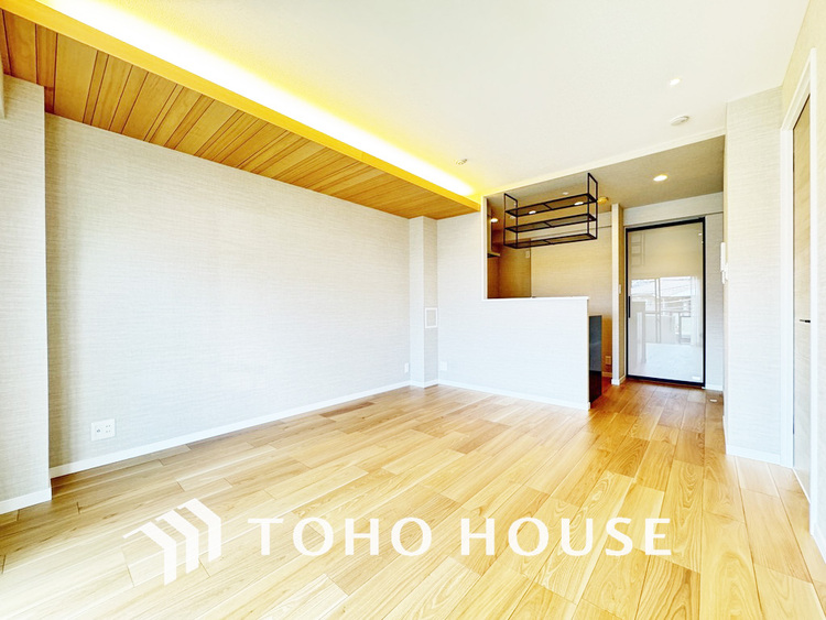 内装 広がりのある住空間、家族が集まるリビング・ダイニング