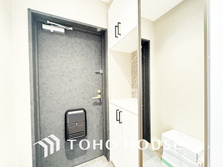 玄関 落ち着いた雰囲気の玄関、家族の帰りを暖かく迎えてくれます