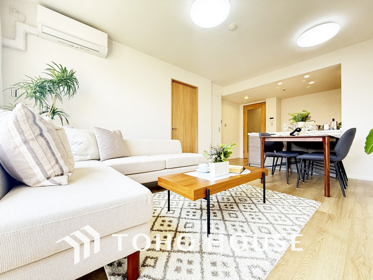 内装 広がりのある住空間、家族が集まるリビング・ダイニング