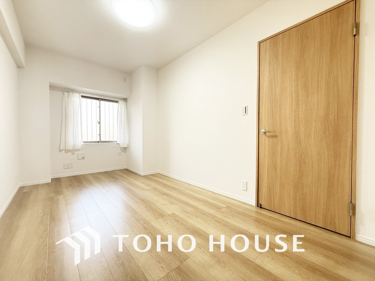 内装 採光もある洋室は、くつろぎのひと時を過ごすのにぴったり