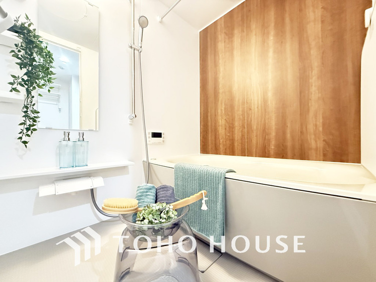 風呂 一日の疲れを癒すバスルームは、心地よいリラックスを叶える清潔感溢れる空間