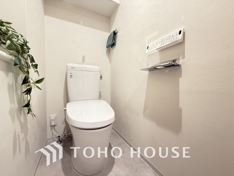 トイレ 清潔な洗浄機能付温水シャワートイレ