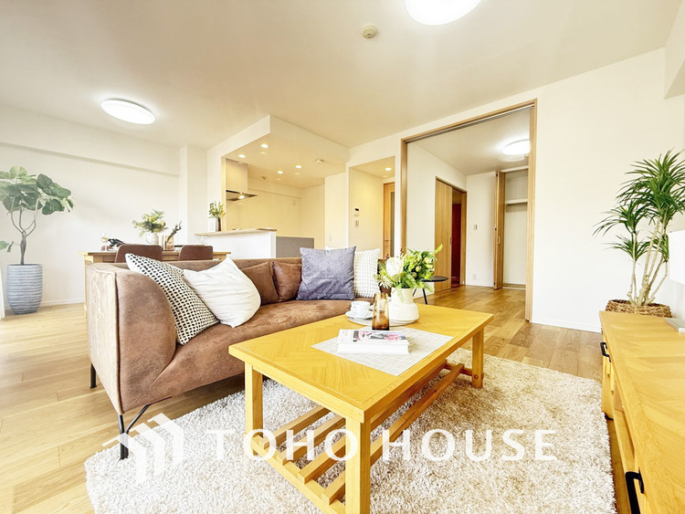 内装 広がりのある住空間、家族が集まるリビング・ダイニング