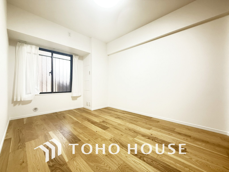 内装 採光もある洋室は、くつろぎのひと時を過ごすのにぴったり