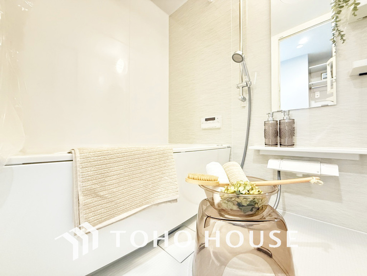 風呂 一日の疲れを癒すバスルームは、心地よいリラックスを叶える清潔感溢れる空間