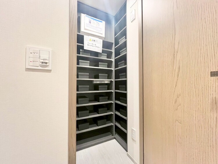 その他 収納スペースが付いていて、お部屋を広く使っていただけます。