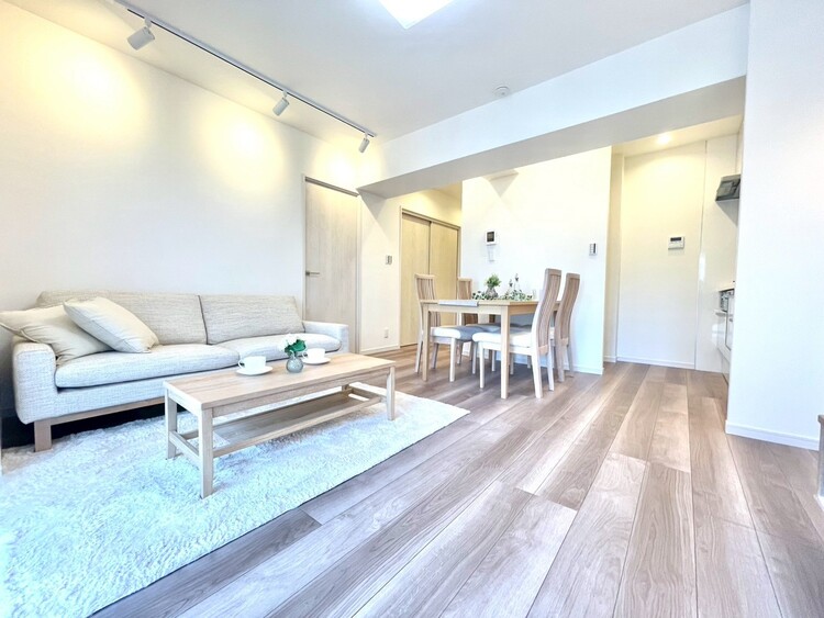 居間 シンプルな内装と偏り過ぎないデザインで統一しました。