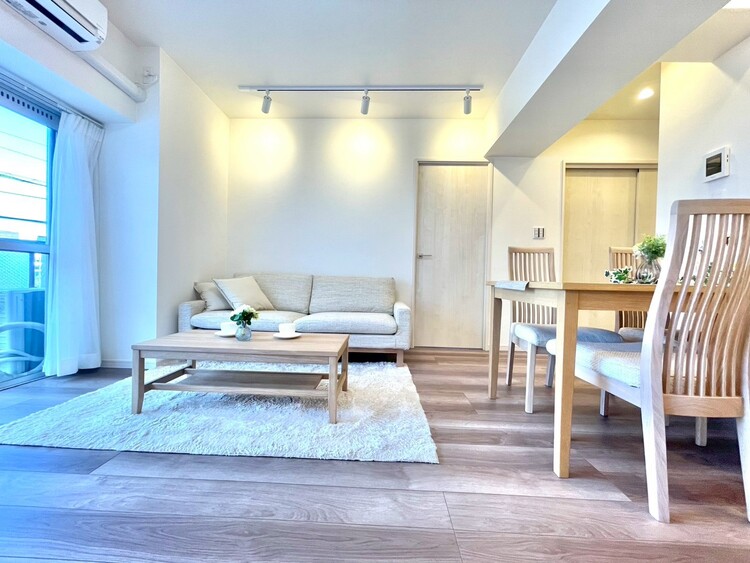 居間 落ち着いた雰囲気に包まれて、伸びやかな空間。