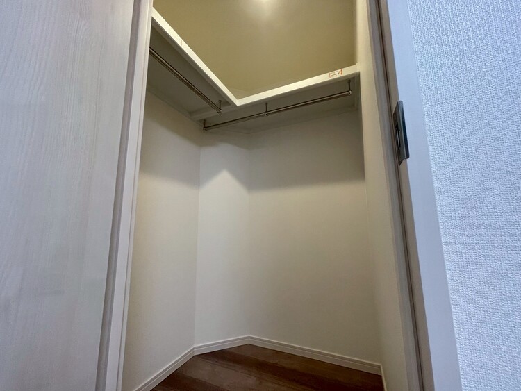 収納 家電やスーツケース、ストック品など何でも片付く嬉しい空間です。