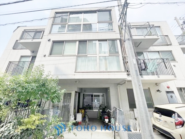 内装 ◆海の向こうへ沈む夕日◆オレンジ色の光は大人になった今の僕にはわかる。1日の終わりを伝えに来たわけではなく、また明日が来る方へ導いてくれた事を。