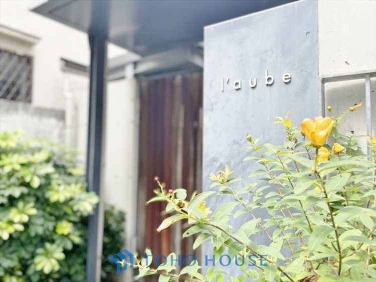 外観 ◆水面に映る◆紅葉を纏った山々を眺め、美しさのあまり感嘆のため息を漏らした事は無いだろうか。いつしか忘れかけていた自然の美しさと力強さを思い出させてくれる、そんな景色がここにもある。