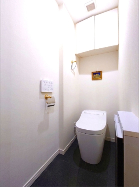 トイレ ◆住むほどに実感する快適性＆機能性◆各空間を彩る設備は、デザイン性に優れたHigh Quality仕様が装備。広く使い勝手のよい空間と設備で、理想の暮らしを演出します。