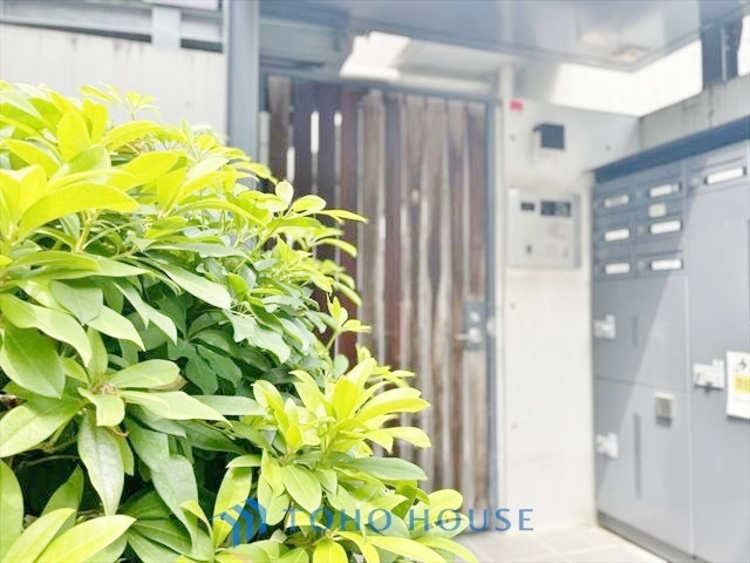 その他 ◆居心地のいい暮らし◆には欠かせない眩い採光。ゆったりとした幅の窓からこの空間に降り注ぐ採光が絶えない。明るいリビングこそ居心地のいい暮らしが待っているのだと思う。