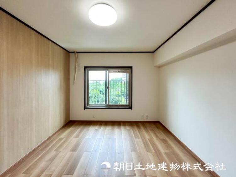 内装 【洋室】爽やかな空間演出とセンス良く纏められた室内は寛ぎ空間でなければなりません。妥協せずにまとめ上げました。