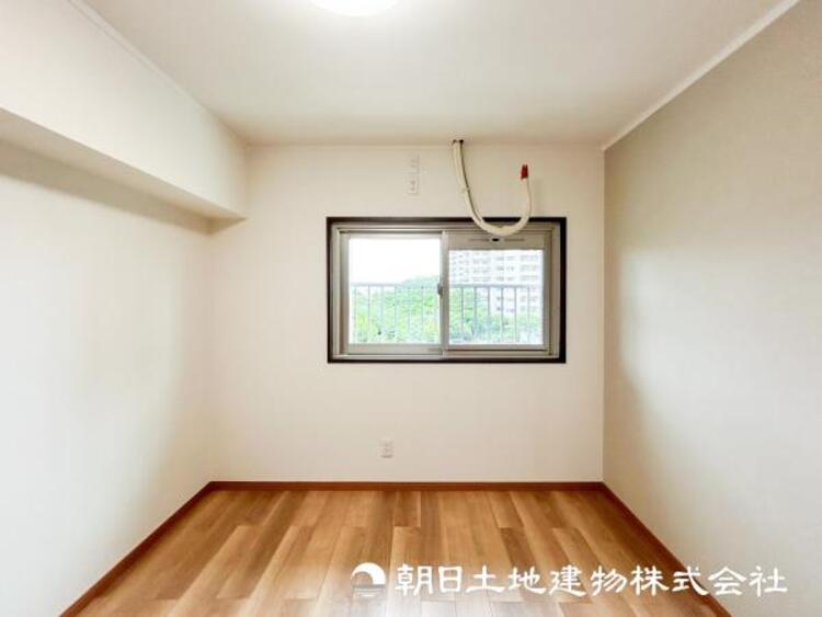 内装 【洋室】爽やかな空間演出とセンス良く纏められた室内は寛ぎ空間でなければなりません。妥協せずにまとめ上げました。