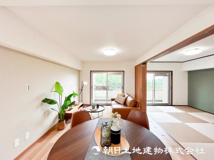 居間 【リビング】1日の中で最も長い時間を過ごすことになるリビングだからこそいつも笑顔があふれる空間であるように心掛けています