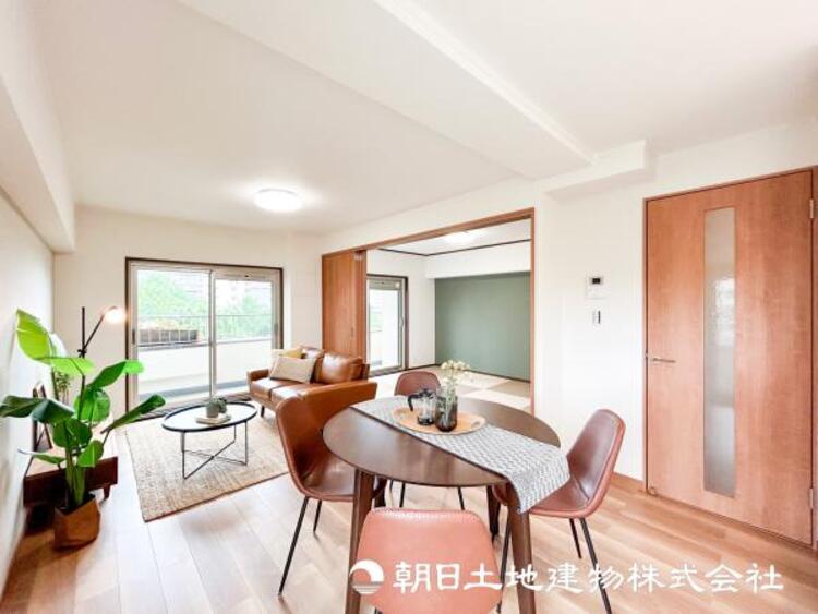 居間 【リビング】1日の中で最も長い時間を過ごすことになるリビングだからこそいつも笑顔があふれる空間であるように心掛けています