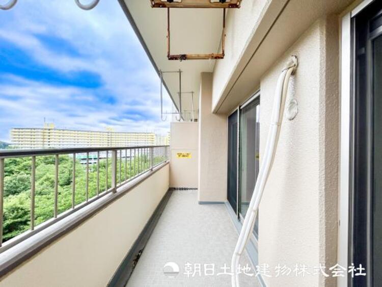 バルコニー 【バルコニー】日々の暮らしの中で当たり前のように光と風を演出してくれるバルコニー、開放的な空間を独占して癒されてください