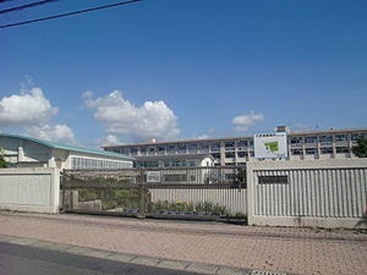 周辺 和田小学校【鹿児島市立和田小学校】は、和田2丁目に位置する1902年創立の小学校です。令和4年度の生徒数は781人で、30クラスあります。校訓は「助け合う子　考える子… 徒歩 約20分（約1600m）