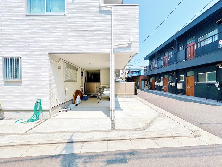 駐車場 本物件の駐車スペースです。車種制限のある場合もございますので、お気軽にお問い合わせくださいませ。
