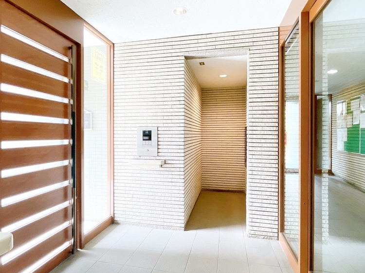 エントランス エントランス内部は、管理が行き届き清潔な共有スペースとなっています。