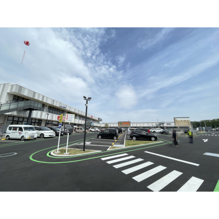 周辺 ソコラ所沢(約600m)