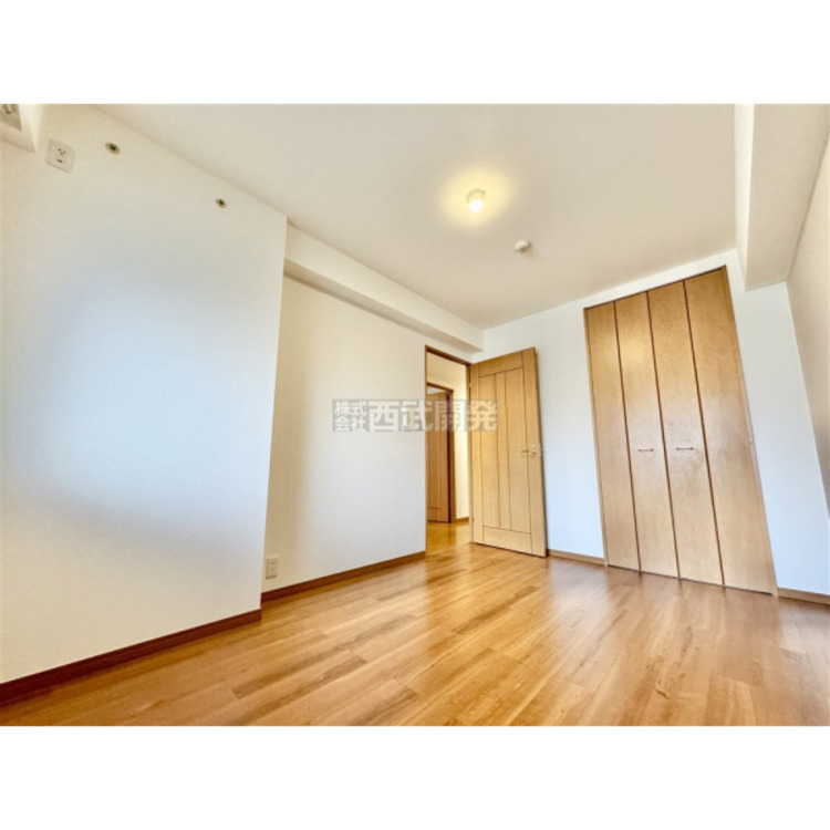 内装 洋服などをすべて収納して室内空間は広々快適